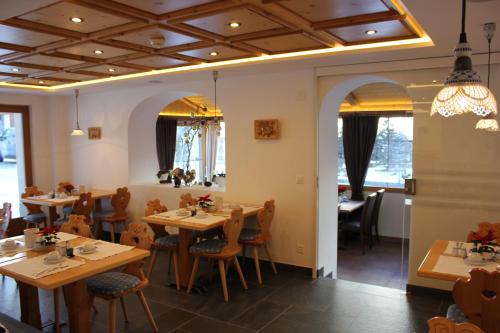 Waldpark Hotel Garni - image 6