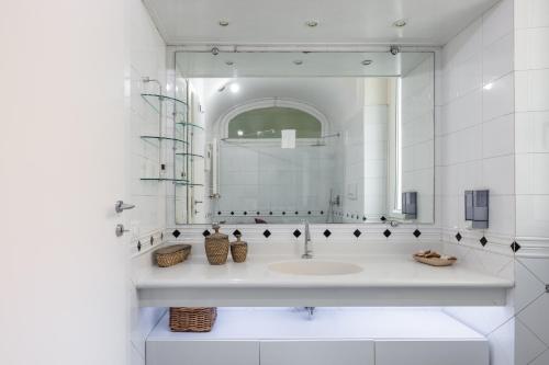 HospitalityRome Comfortable Apartament with Terrace - image 2