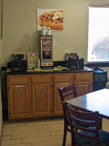 Quality Inn & Suites Quality Inn & Suites