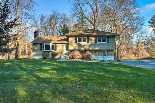 Family-Friendly Woodbury Home with Yard and Deck!