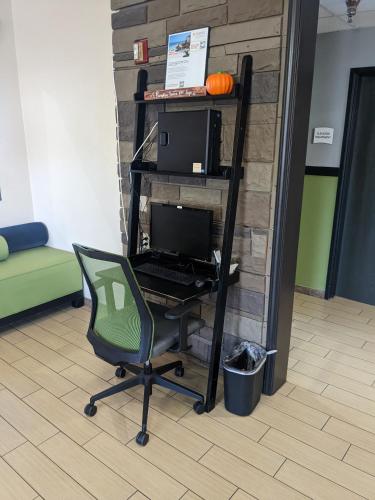 Quality Inn & Suites Quality Inn & Suites