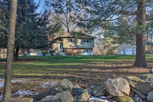 Family-Friendly Woodbury Home with Yard and Deck!