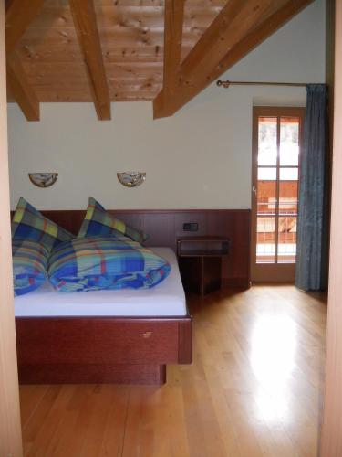 Three-Bedroom Apartment with Balcony