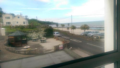 Halfway House Hotel - main image