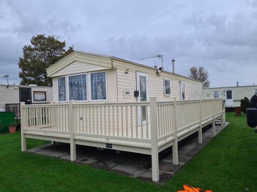 6 berth 3 bedroom Northshore Skegness Emirates