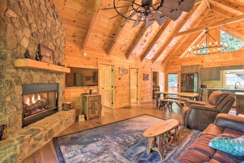 Private Cabin w/ Furnished Porch on < 3 Acres!, Mineral Bluff (fotografie 4)