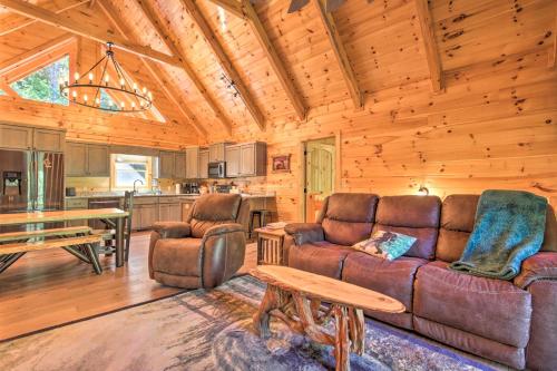 Private Cabin w/ Furnished Porch on < 3 Acres!, Mineral Bluff (fotografie 7)