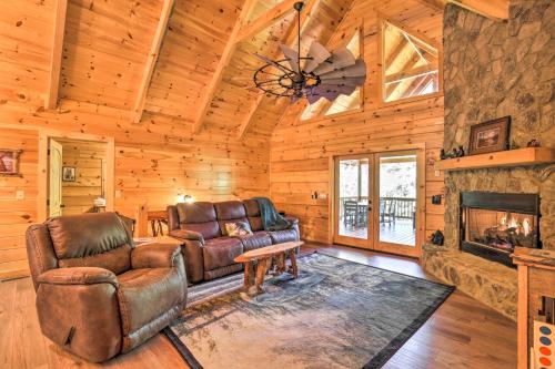 Private Cabin w/ Furnished Porch on < 3 Acres!, Mineral Bluff (fotografie 6)