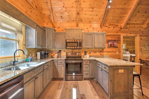 Private Cabin w/ Furnished Porch on < 3 Acres!, Mineral Bluff (fotografie 10)