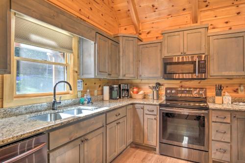 Private Cabin w/ Furnished Porch on < 3 Acres!, Mineral Bluff (fotografie 11)
