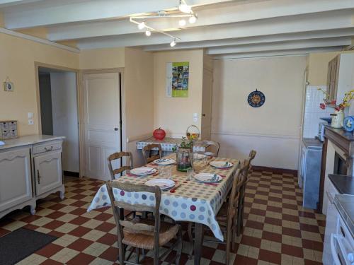 Gîte Cellefrouin, 4 pièces, 6 personnes - FR-1-653-22