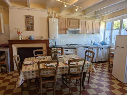 Gîte Cellefrouin, 4 pièces, 6 personnes - FR-1-653-22