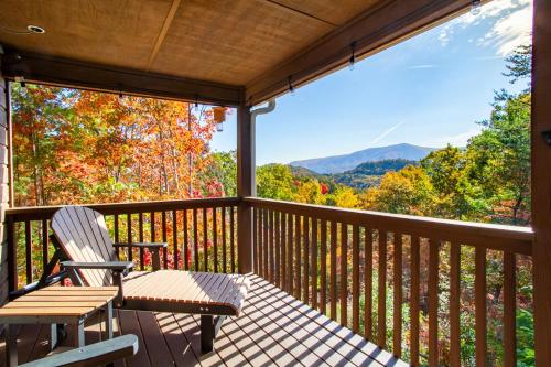 Honey Bear Hollow Hot Tub Fire Place Game Room in Sevierville, USA