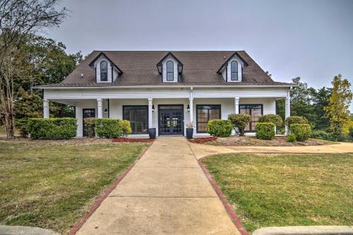 Starkvegas Clubhouse about 2 Mi to MSU Campus!