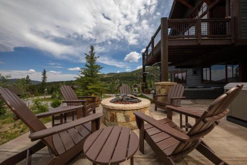 Spacious Elegance, 5 en-suites, hiking trail to town, packed with amenities! in Breckenridge (CO)