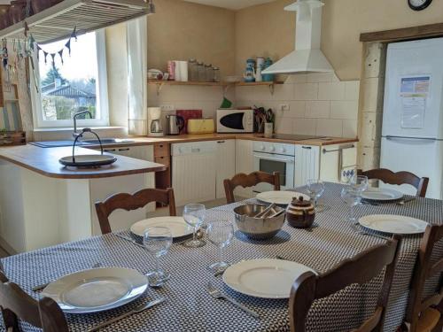 Gîte Combiers, 4 pièces, 6 personnes - FR-1-653-171 (Maison familiale avec grand jardin pres du Perigord - 3 chambres, WIFI et velos fournis - FR-1-653-1) in Le Pontaroux