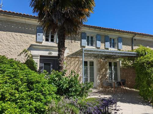 Gîte Salles-de-Barbezieux, 2 pièces, 2 personnes - FR-1-653-218 - Location saisonnière - Salles-de-Barbezieux