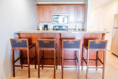 주방, Private Poolside, Loft-Like Condo with Panoramic Grace Bay Views, Walk to Beach, Restaurants, & Turt in 프로비덴시알스
