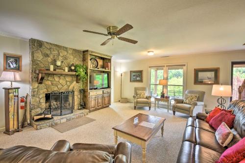 Resort Perks, Amazing Views 3BR Sky Valley Home! in 布里瓦德