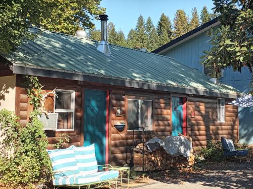 Exterior view of Bigfoot RV & Cabins Park