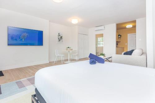Large Stylish Studio Apartment In El Portal #3 in Miami, USA