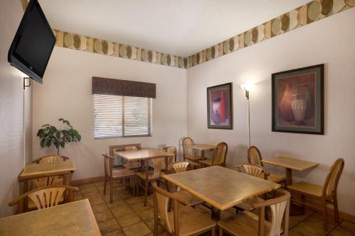 Étterem, Super 8 by Wyndham Collinsville St. Louis in Collinsville