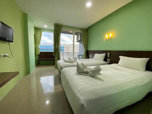 2 twin beds