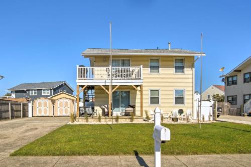 Coastal Brigantine Retreat - Walk to Beach! in Brigantine (New Jersey)
