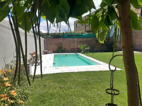 Swimming pool, Casa con pileta, parrilla y amplio jardin in Juana Koslay