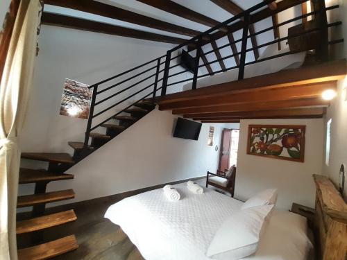 Standard Quadruple Room image 5