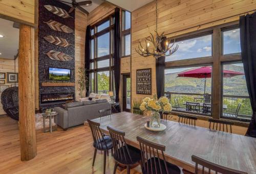 Stunning View Luxury Heated Pool Arcade Theater 12 in Sevierville, USA