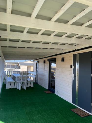 2 bedrooms, 4 beds