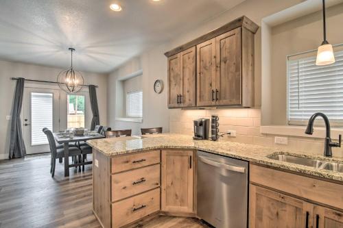 Less Than 1 Mi to Downtown Gorgeous Loveland Townhome! in Loveland, USA
