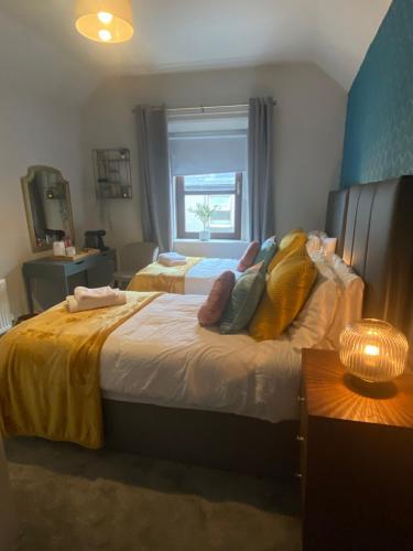 Twin Room with Private Bathroom image 1