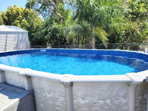 Modern 3BR Home, Saltwater Pool, Fenced Yard in Spring Hill (Florida)