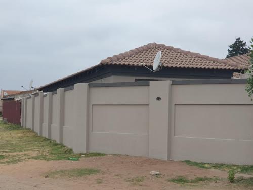 . Zondile's guest lodge