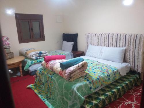 2 twin beds