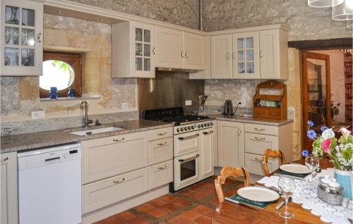 Nice Home In Montaut With Kitchen