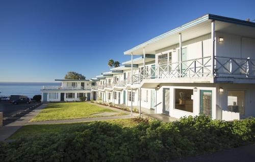 Tides Oceanview Inn and Cottages