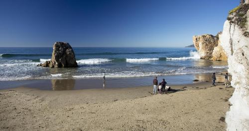 Tides Oceanview Inn and Cottages Stop at Tides Oceanview Inn and Cottages to discover the wonders of Pismo Beach (CA). The hotel offers a high standard of service and amenities to suit the individual needs of all travelers. Service-m