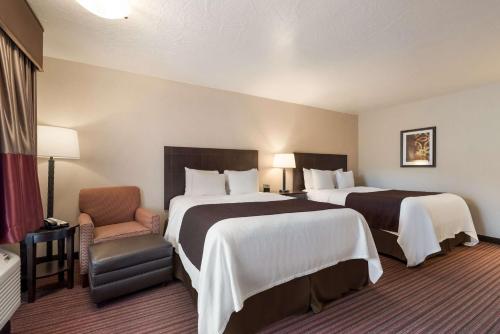 Queen Room with Two Queen Beds and Roll-In Shower - Disability Access/Non-Smoking