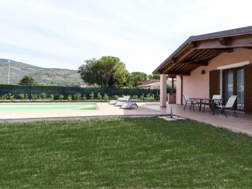  Modern Villa with swimming pool in Spello in Spello