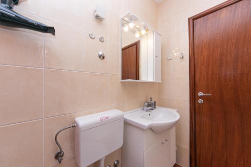 Two-Bedroom Apartment with Terrace and Sea View image 10