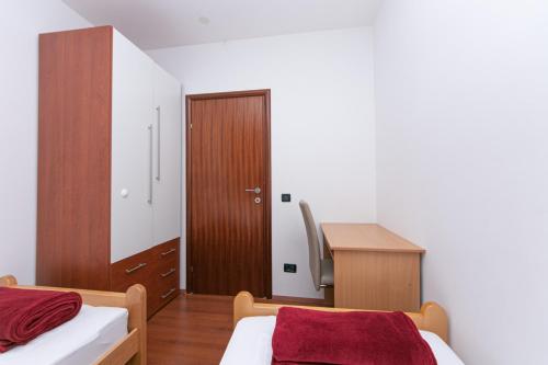 Two-Bedroom Apartment with Terrace and Sea View image 10