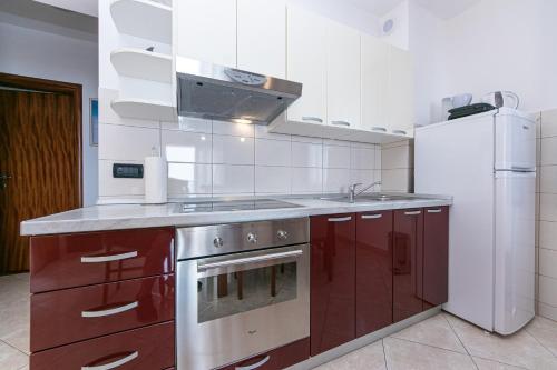 Two-Bedroom Apartment with Terrace and Sea View image 9