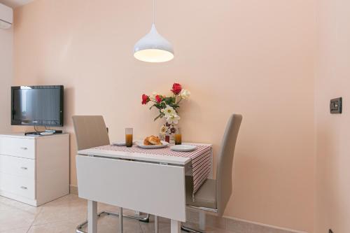 Studio with Terrace and Sea View image 4