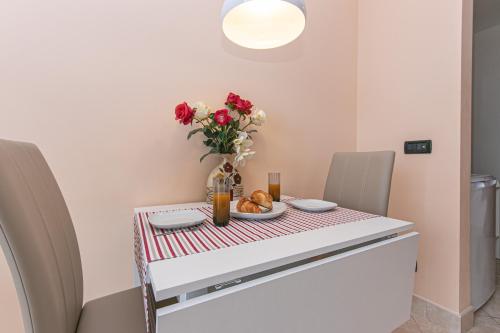 Studio with Terrace and Sea View image 3