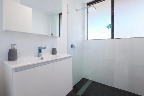 Bellevue, 7 4 Donald Street - renovated unit with air con and Wi-Fi with views & central to CBD, Nelson Bay (zdjęcie 8)