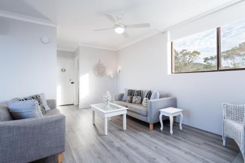 Bellevue, 7 4 Donald Street - renovated unit with air con and Wi-Fi with views & central to CBD, Nelson Bay (zdjęcie 2)