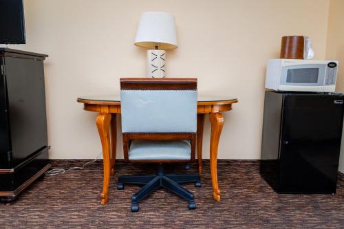 Columbia Gorge Inn - image 10